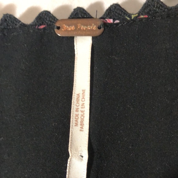 Free People floral two piece outfit with crop top and flared legs, size … - Picture 6 of 7